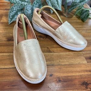 Fitflop 7 gold metallic slip on sneaker